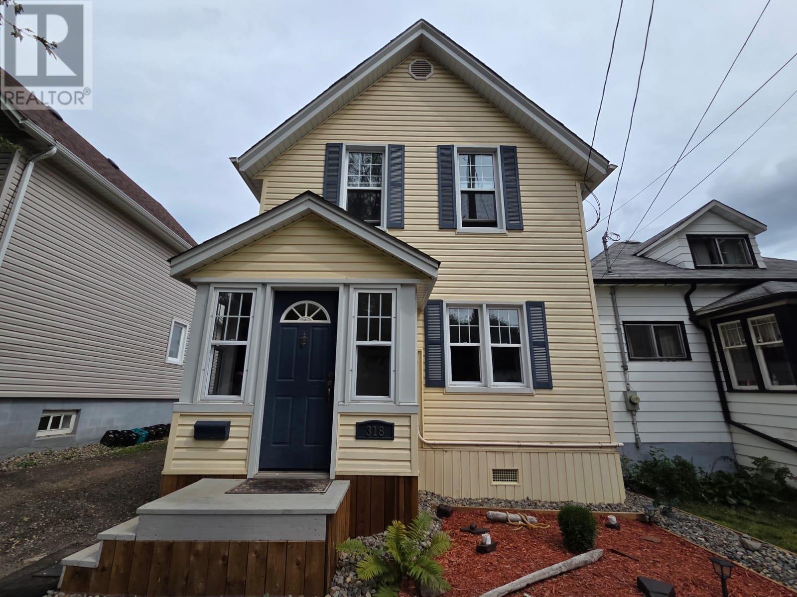 318 Cornwall Ave, Thunder Bay, ON P7B 1T1