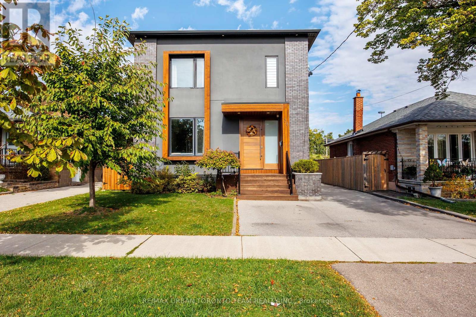 58 Manitoba St, Toronto, ON M8Y 1C9