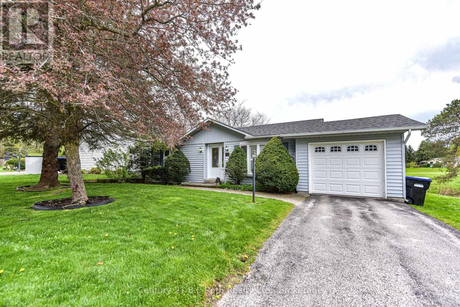 56 Tecumseth Pines Dr, New Tecumseth, ON L0G 1W0
