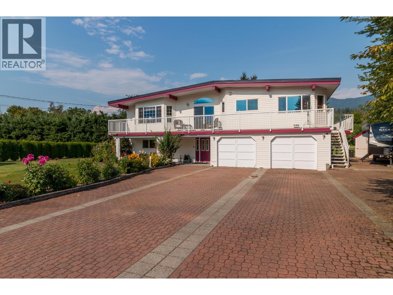 40258 Kalodon Rd, Squamish, BC V8B 0G2