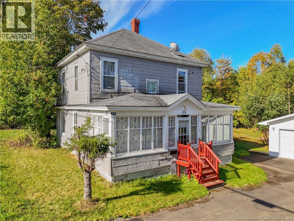35 Saunders Rd, McAdam, NB E6J 1K7