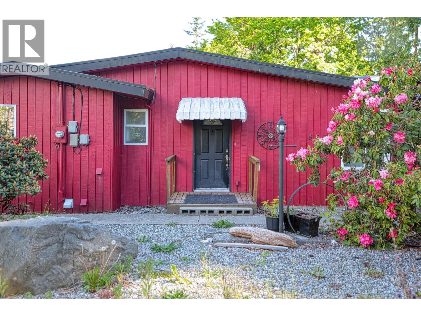 6533 Meier Rd, Sechelt, BC V7Z 0S8