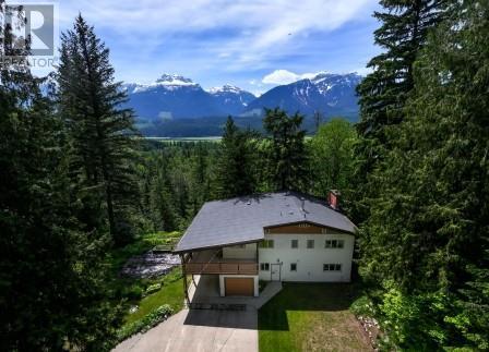 2941 Mcinnes Rd, Revelstoke, BC V0E 2S3