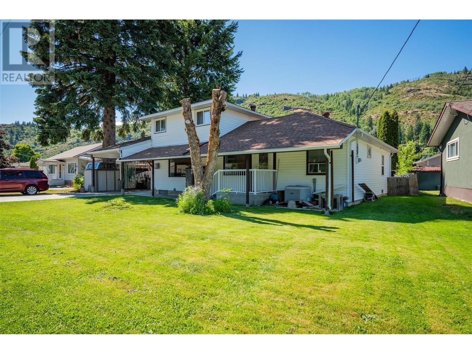 840 9th Avenue, Montrose, BC V0G 1P0