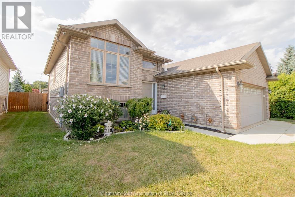 55 Birchwood St, Chatham, ON N7M 0K2