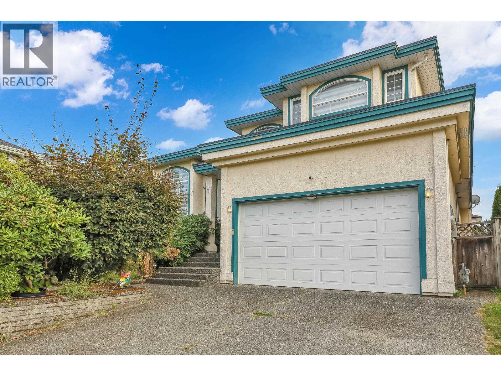 1210 Salter St, New Westminster, BC V3M 5A7