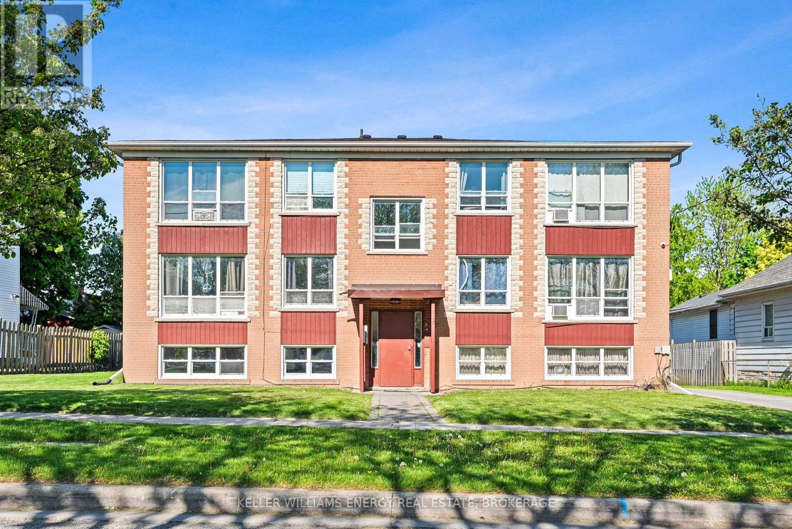 1 117 Cromwell Ave #-6, Oshawa, ON L1J 4T5