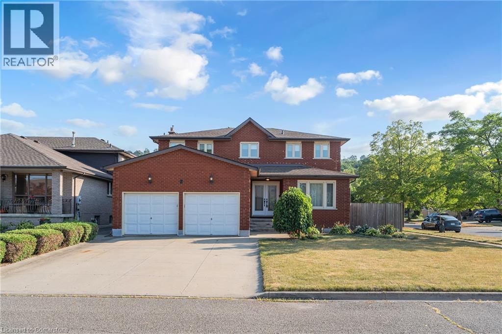 2 Vinehill Dr, Hamilton, ON L8G 4Y5