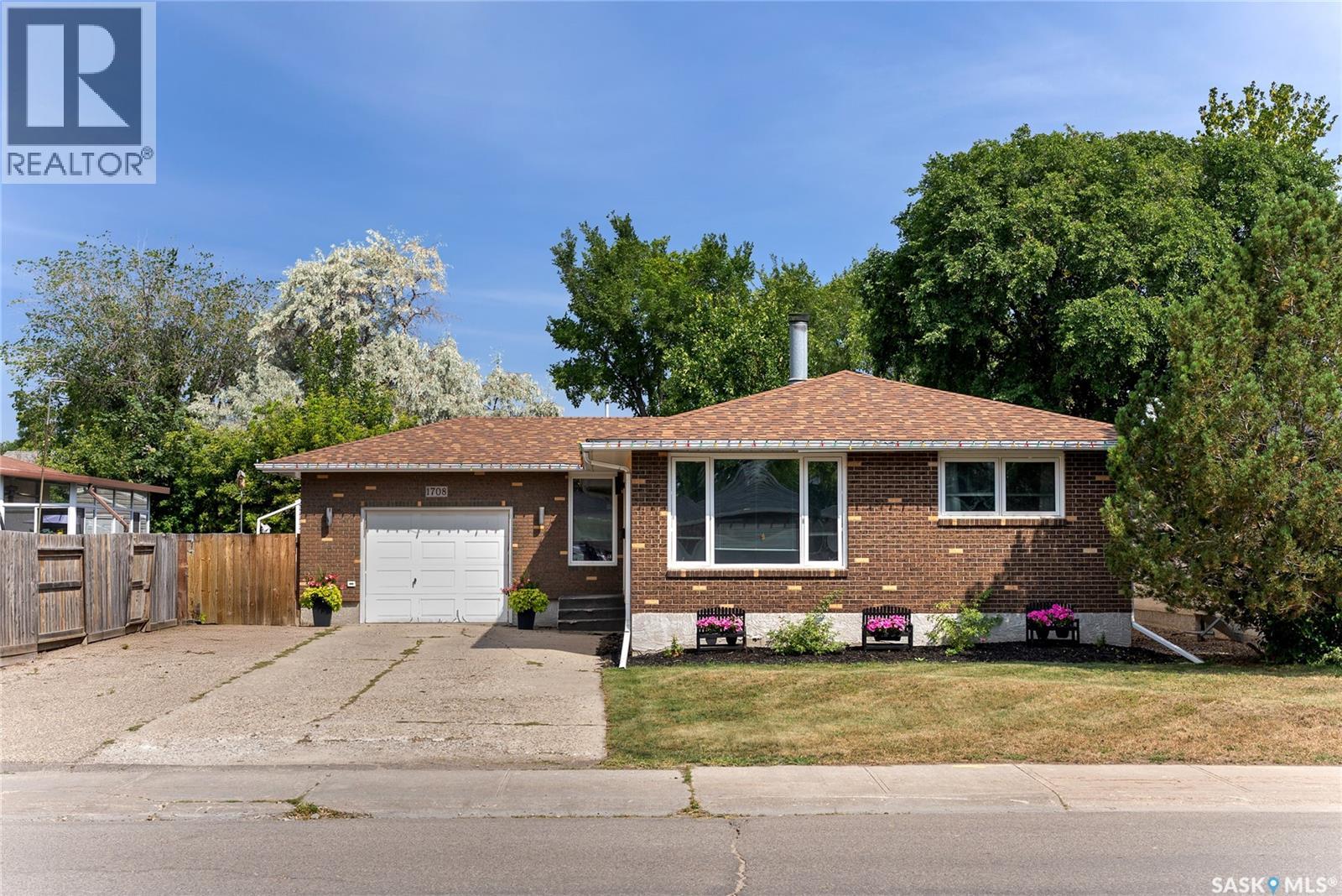 1708 12 Avenue North, Regina, SK S4R 6Y6