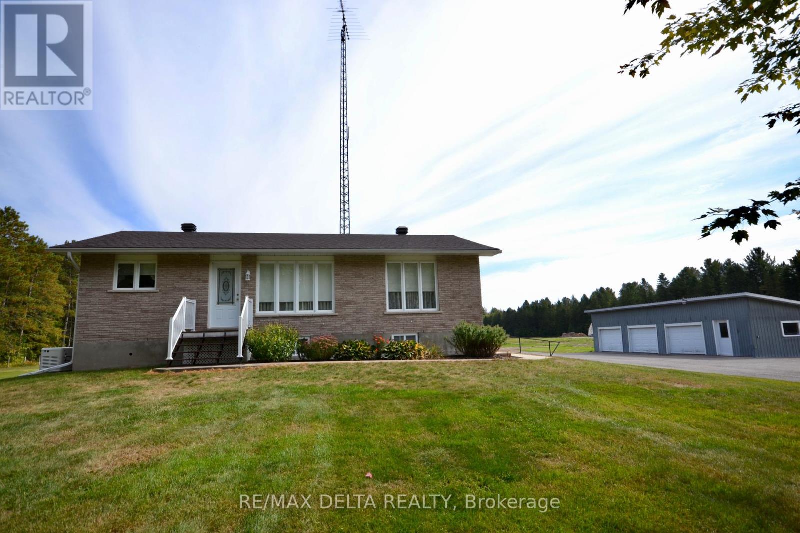 4725 Champlain St, Clarence-Rockland, ON K0A 1E0