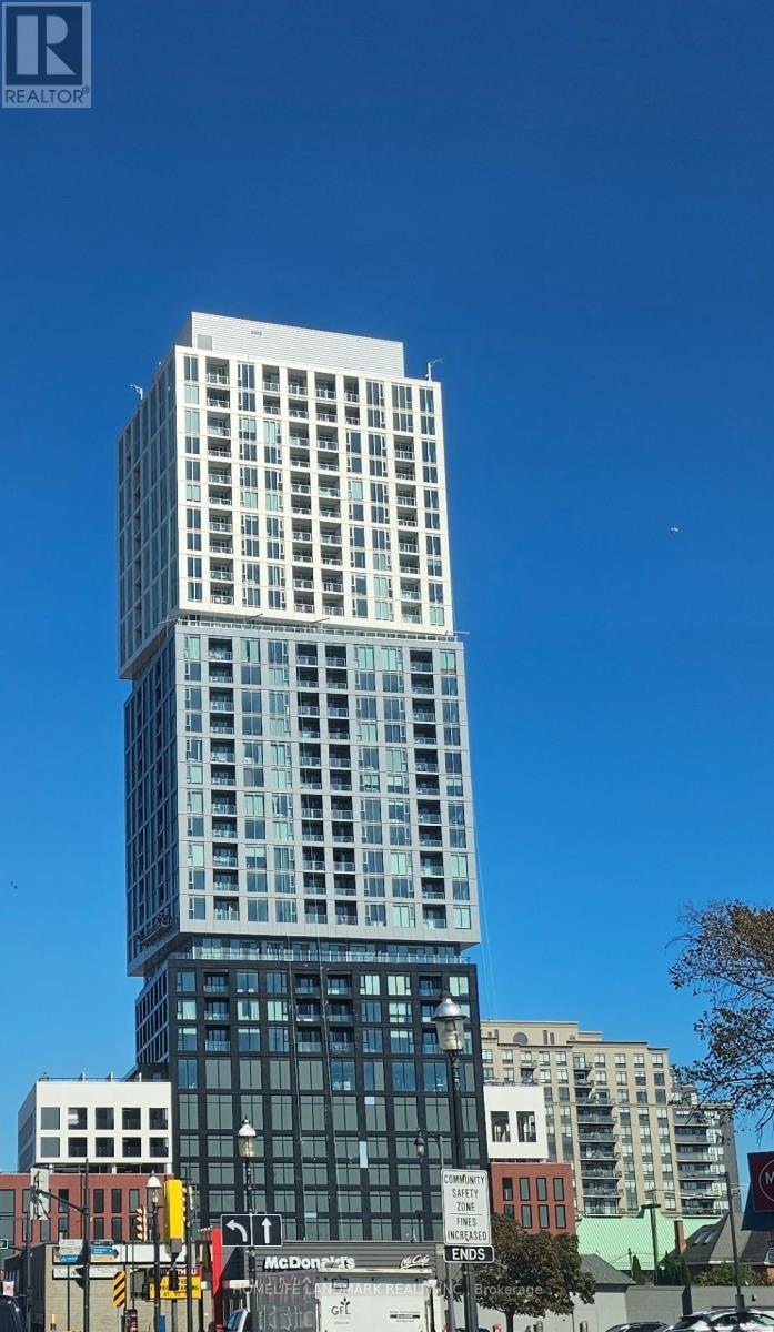 2104 39 Mary St, Barrie, ON L4N 1S9