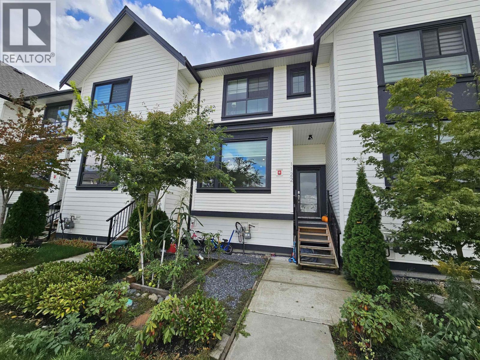 1122 Roma Ave, New Westminster, BC V3M 0M4