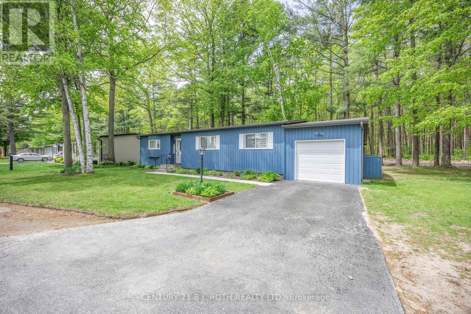 10 Allen Dr N, Wasaga Beach, ON L9Z 1K5