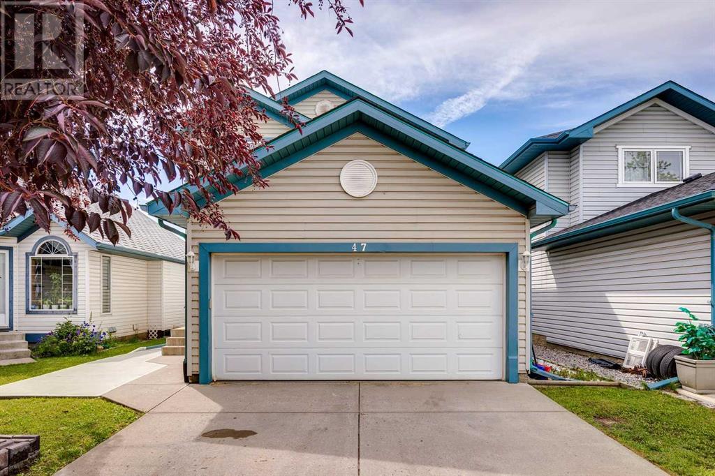 47 Erin Grv SE, Calgary, AB T2B 3L1
