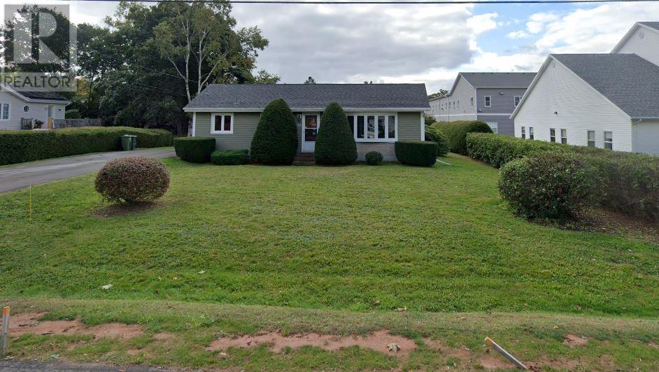 28 Centennial Dr, Charlottetown, PE C1A 6C5