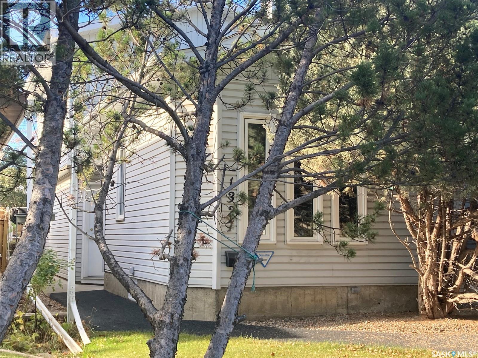 1327 2nd Avenue North, Saskatoon, SK S7K 1Y7