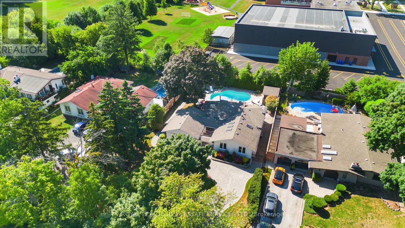 2019 Lakeshore Rd W, Oakville, ON L6L 1G6