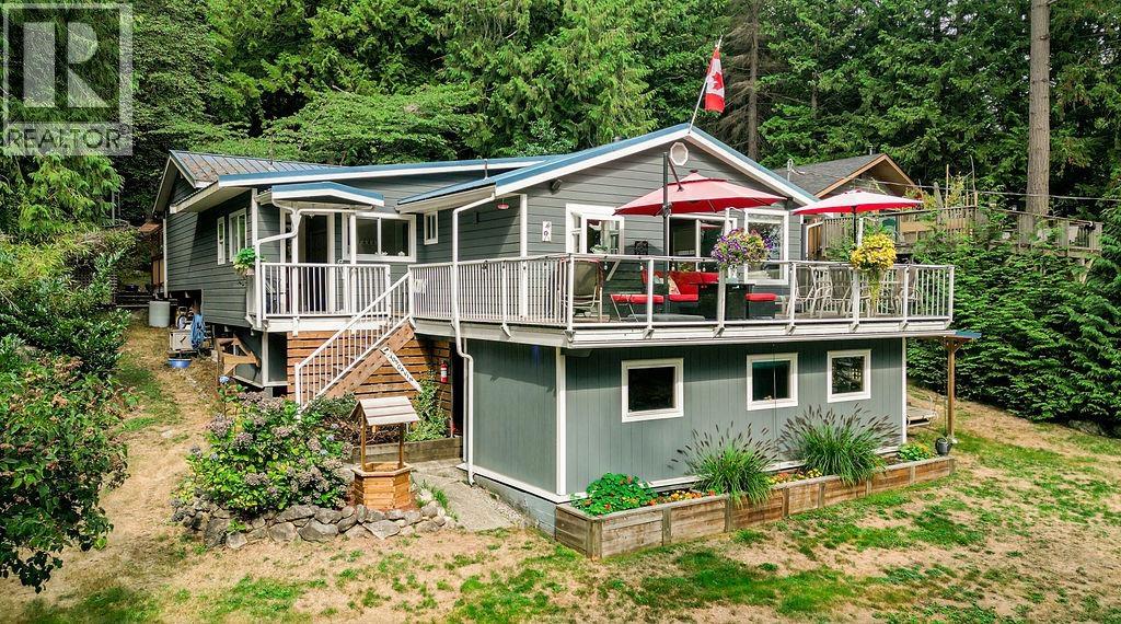 405 Gavin Rd, Bowen Island, BC V0N 1G2