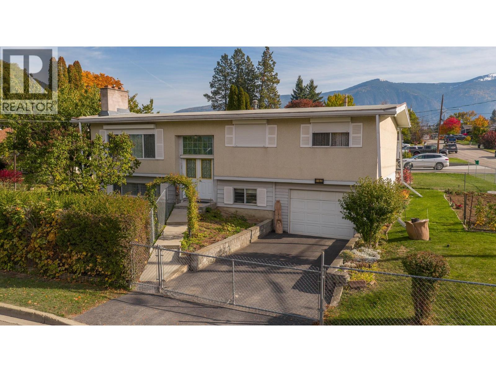 1102 Birch St, Creston, BC V0B 1G3