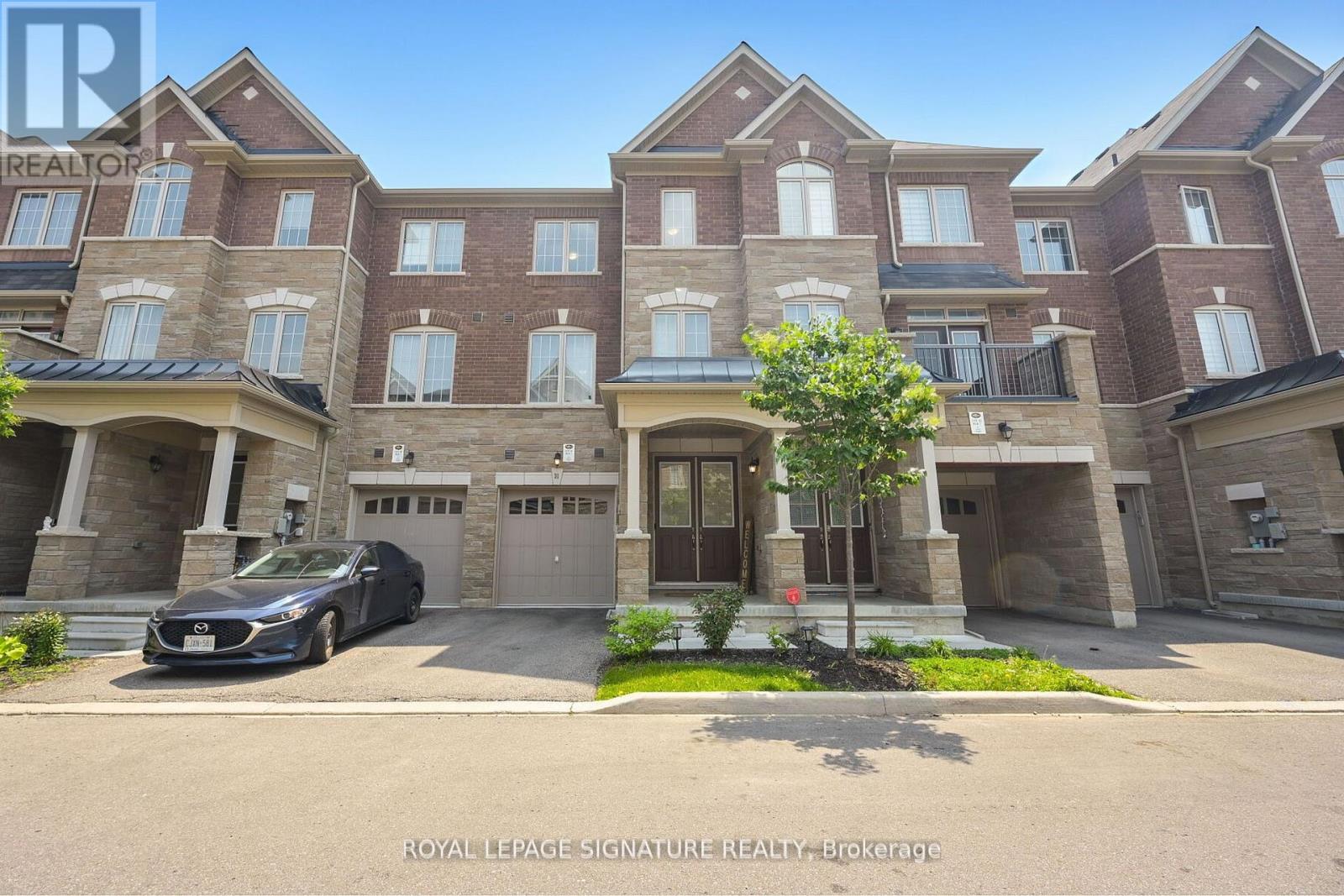 31 Faye St, Brampton, ON L6P 4M9