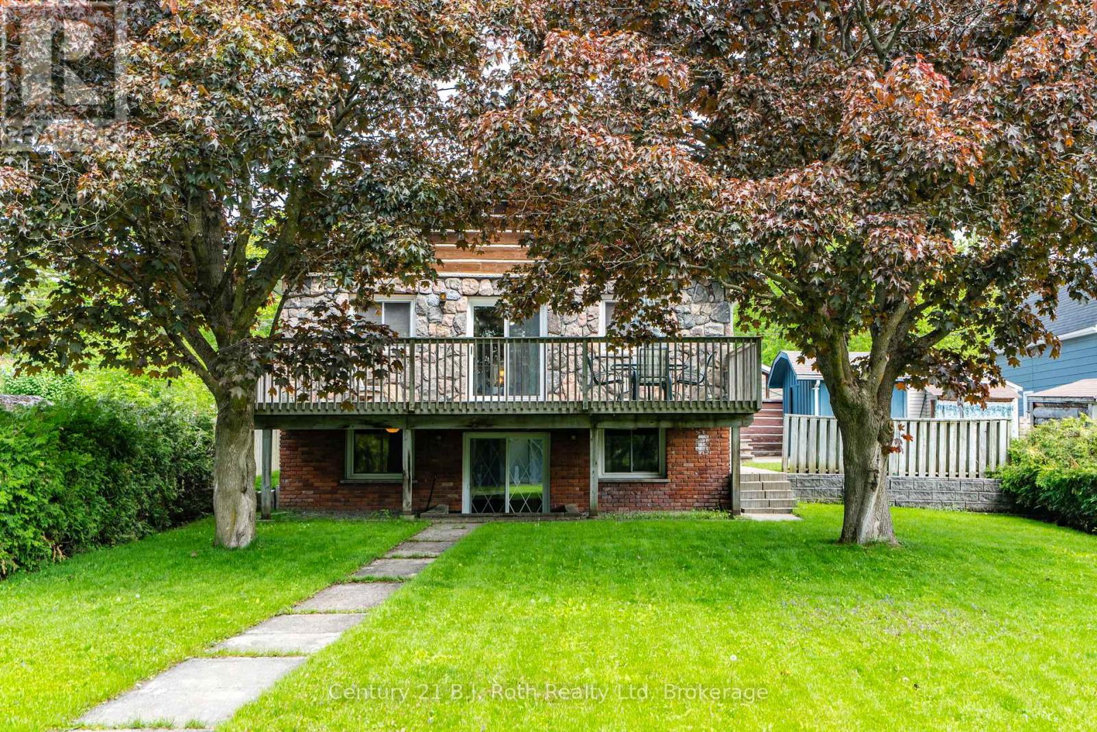 56 Fox St, Penetanguishene, ON L9M 1B5