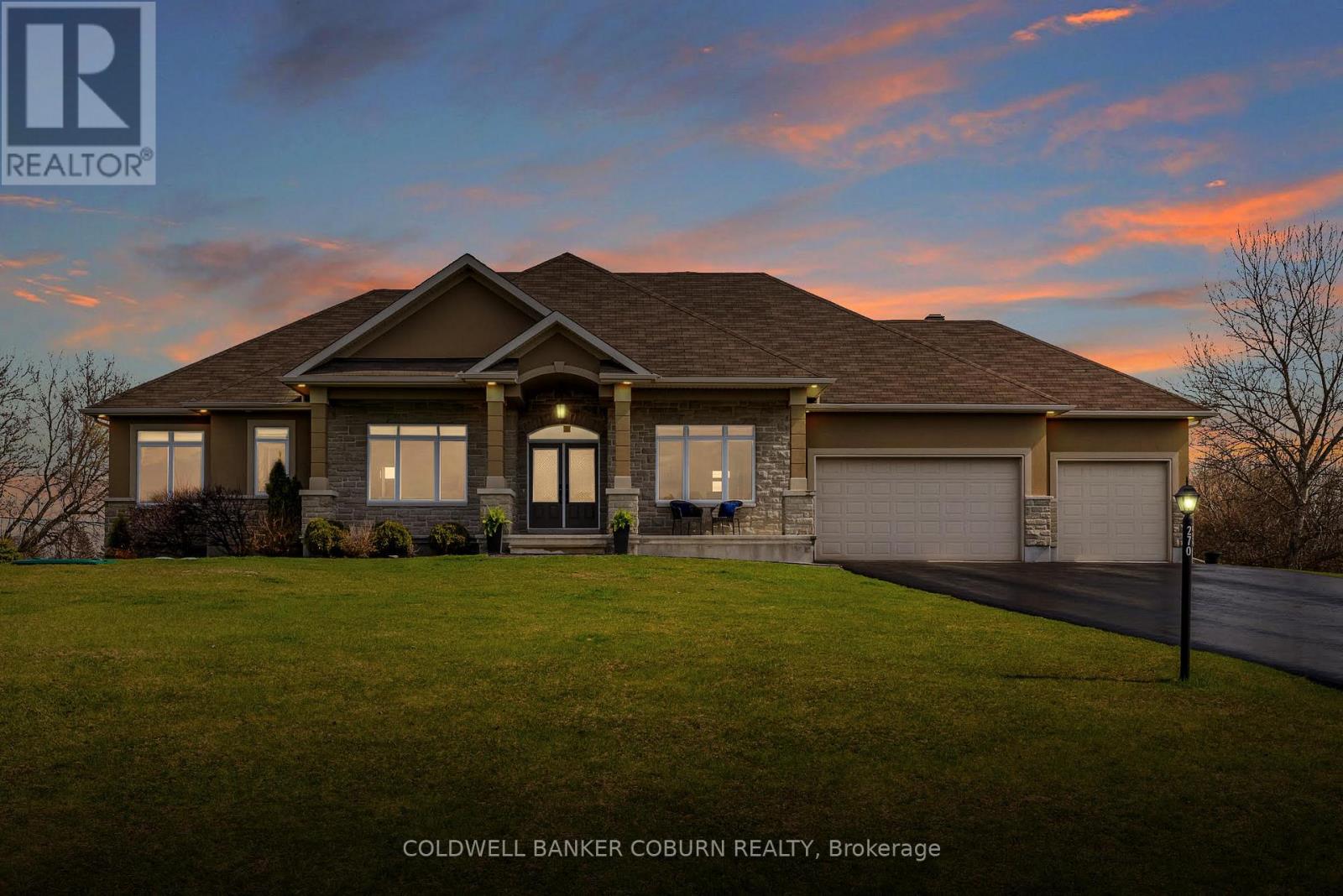 270 W Lake Cir, Ottawa, ON K0A 1L0
