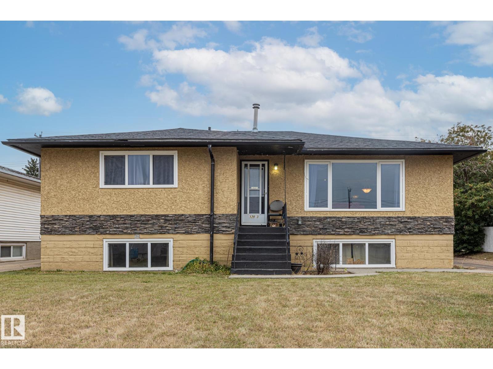 1290312905 96 St NW, Edmonton, AB T5E 4B2
