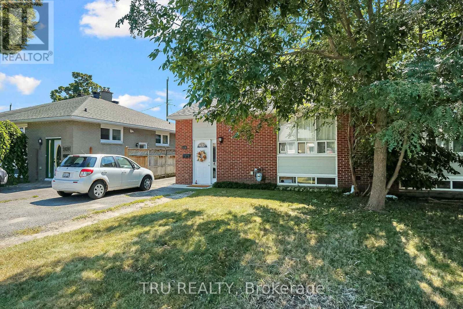 2428-2430 Iris St, Ottawa, ON K2C 1C6