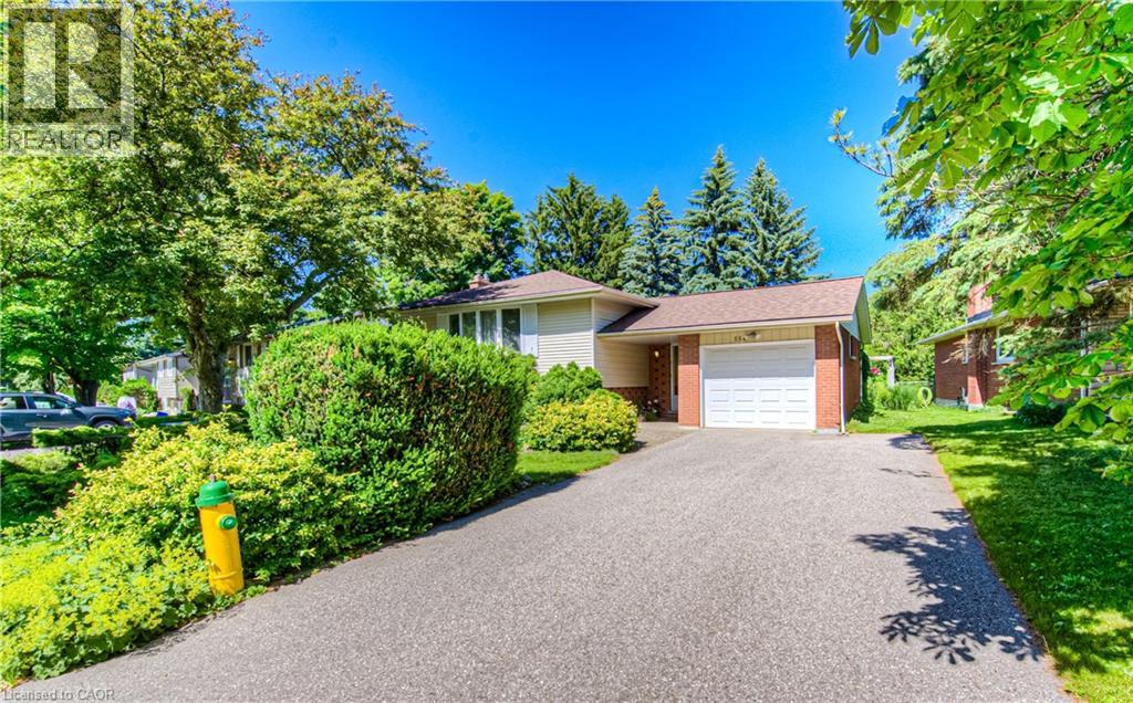 554 Sprucehill Ave, Waterloo, ON N2L 4V7