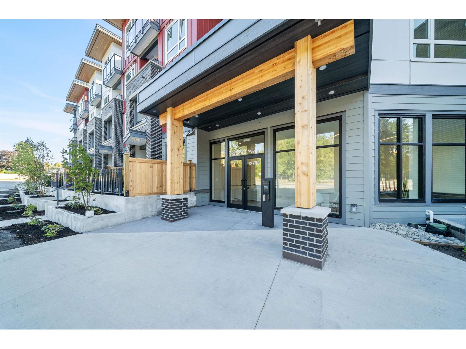 13788 76 Avenue Unit 419, Surrey, BC V3W 8J5