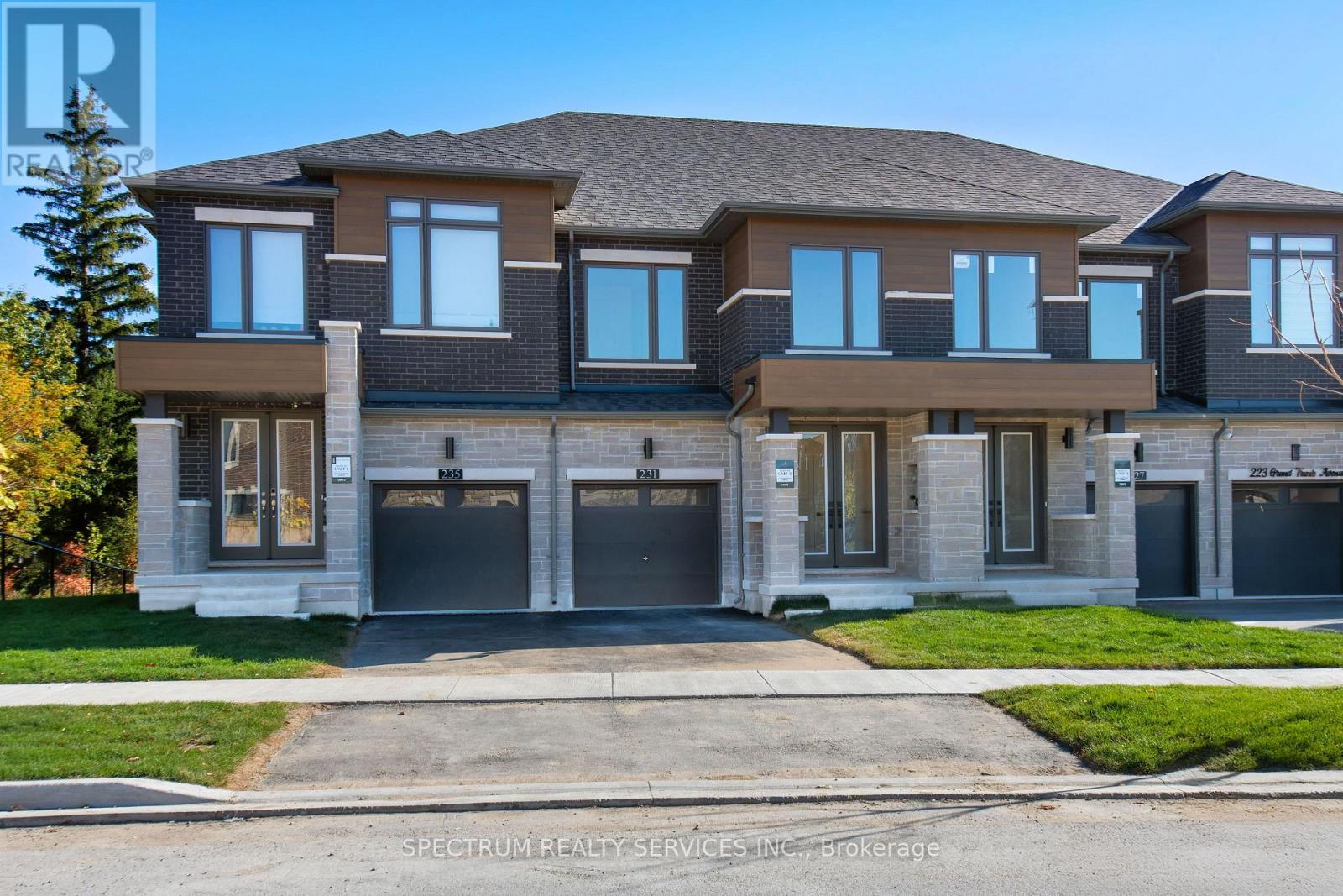231 Grand Trunk Ave, Vaughan Patterson, ON L6A 5E5