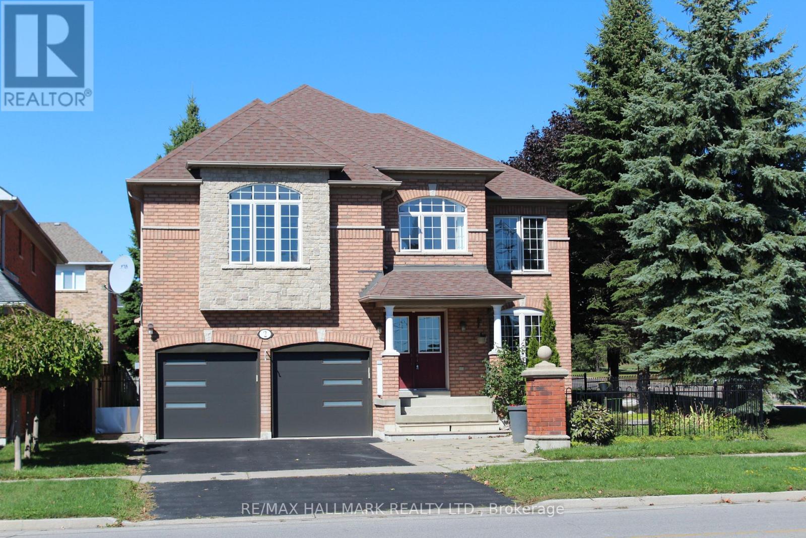 2 Twin Streams Rd, Whitby, ON L1P 1P1