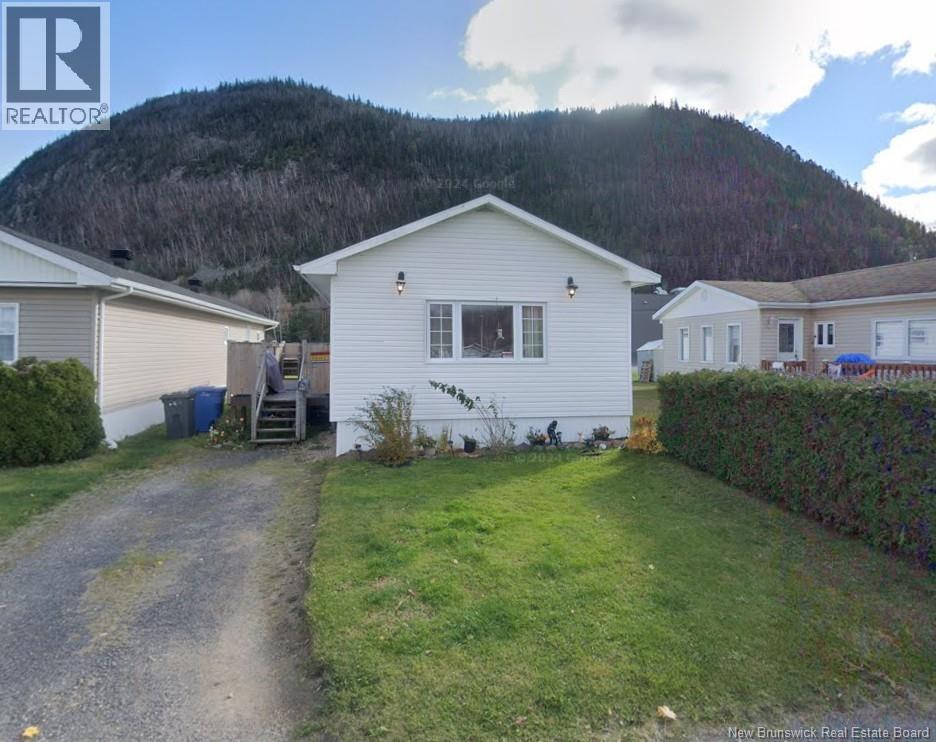 14 Mountain Vw, Campbellton, NB E3N 3K9