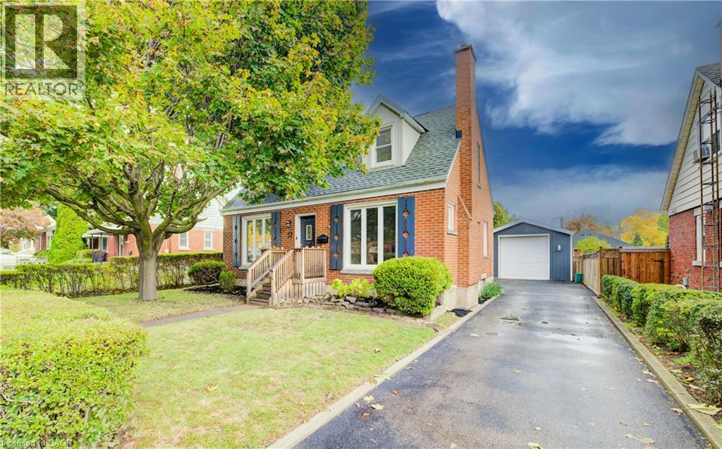 27 Dudhope Ave, Cambridge, ON N1R 4T2