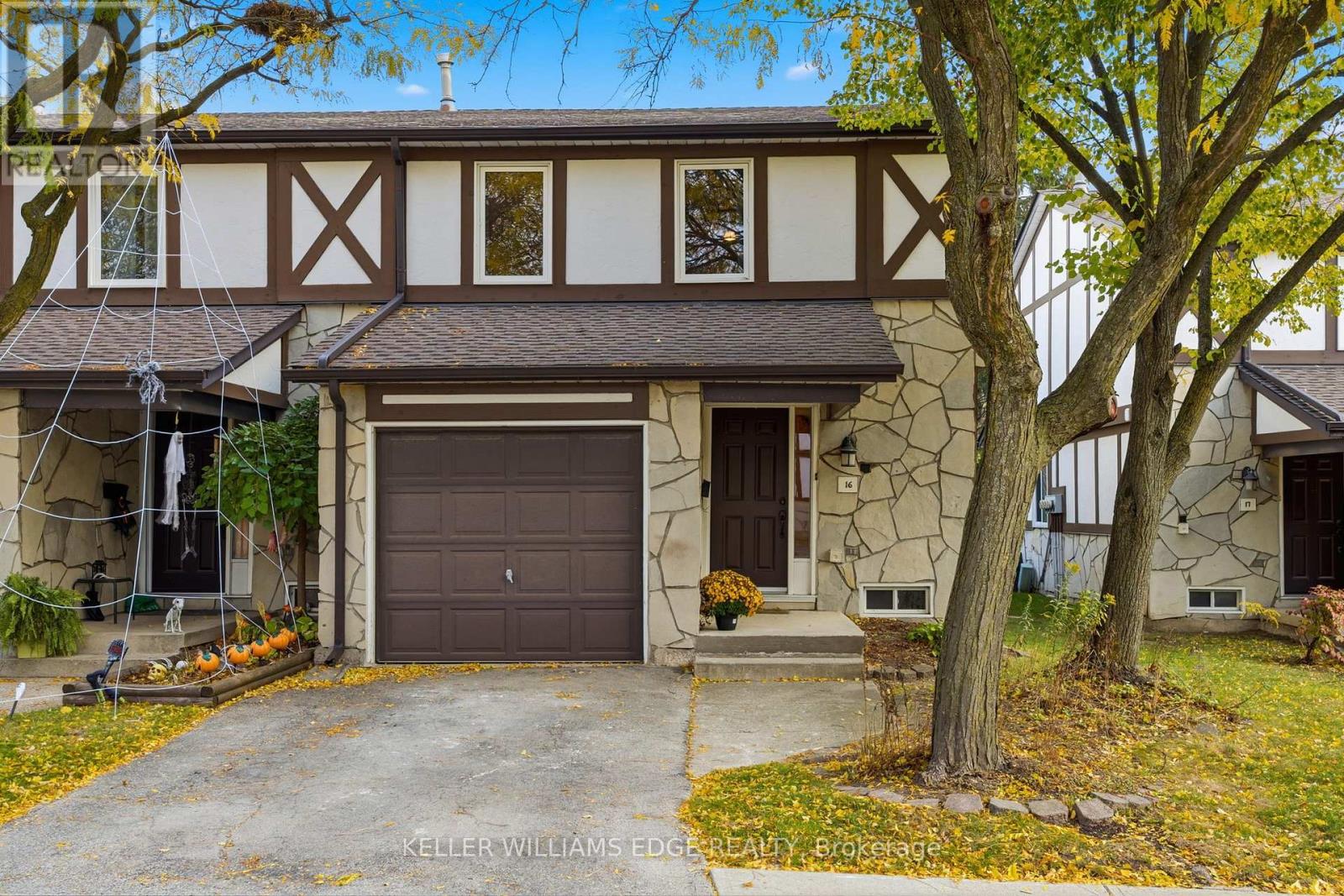 16 2200 Glenwood School Dr, Burlington, ON L7R 4H5