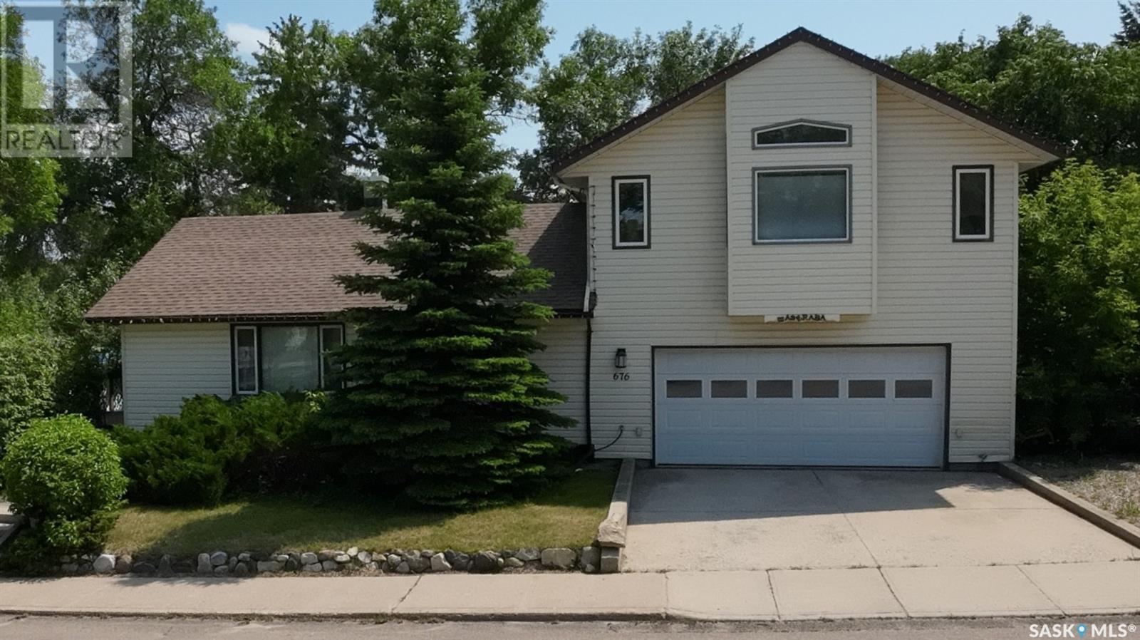 676 3 Avenue Northeast, Swift Current, SK S9H 2H5