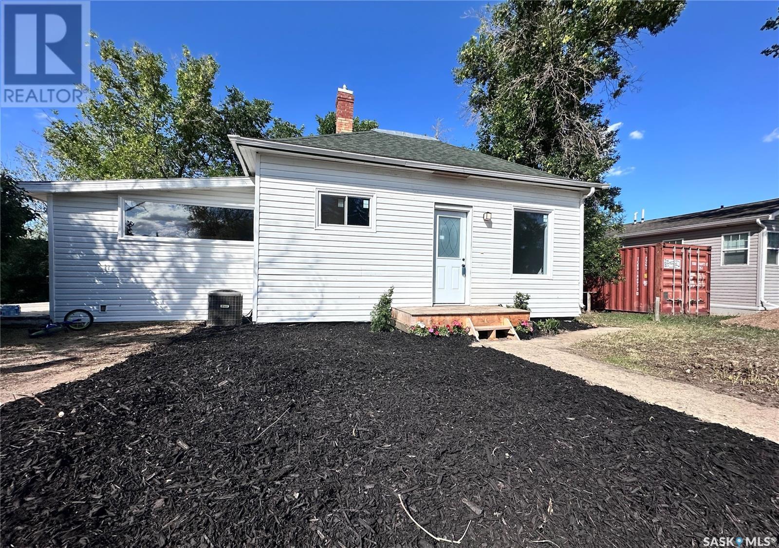 210 Oriole Ave, Briercrest, SK S0H 0K0