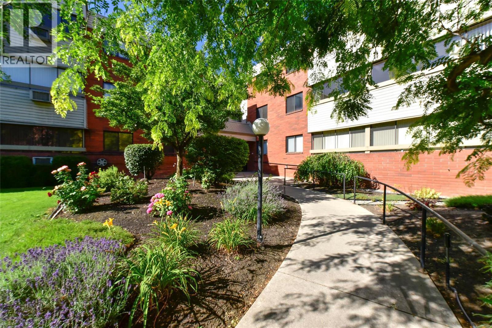 1075 Bernard Avenue Unit 214, Kelowna, BC V1Y 6P7