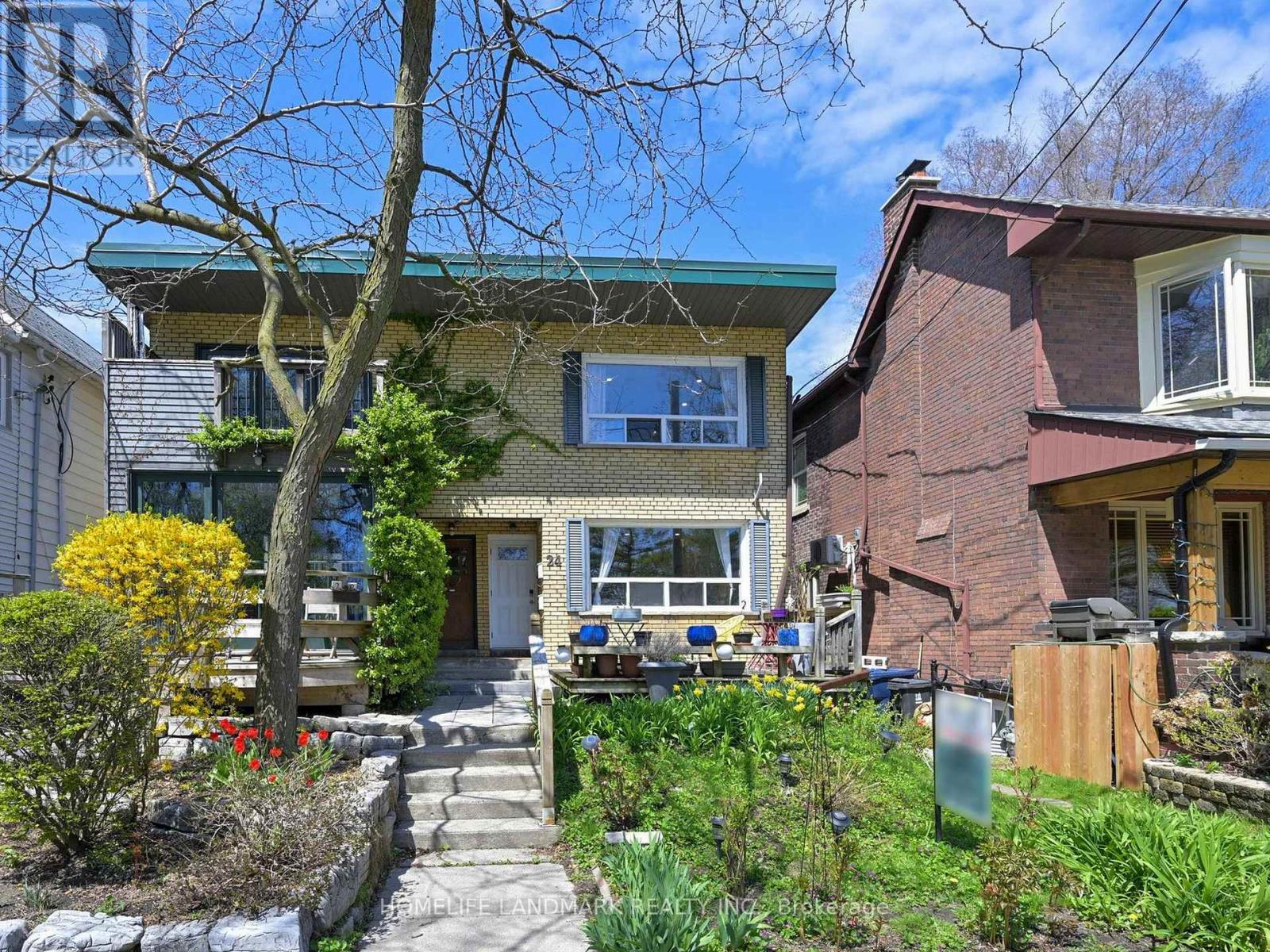 24 Kewbeach Ave, Toronto, ON M4L 1B7