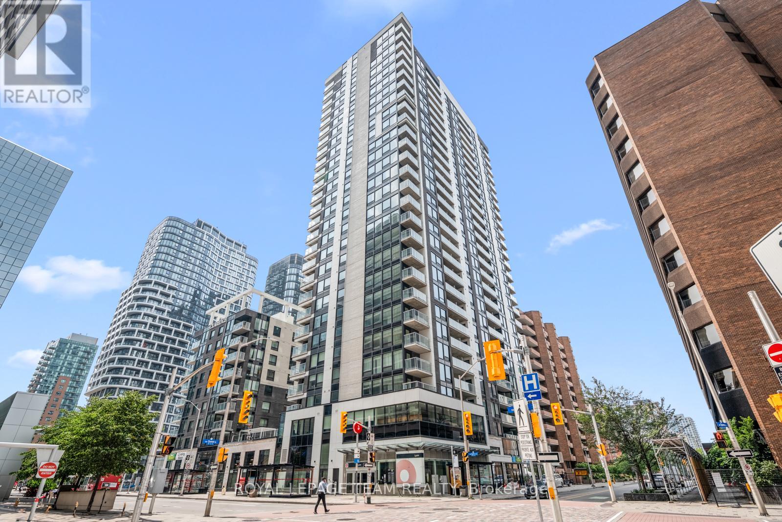 2705 340 Queen St, Ottawa, ON K1R 0G1