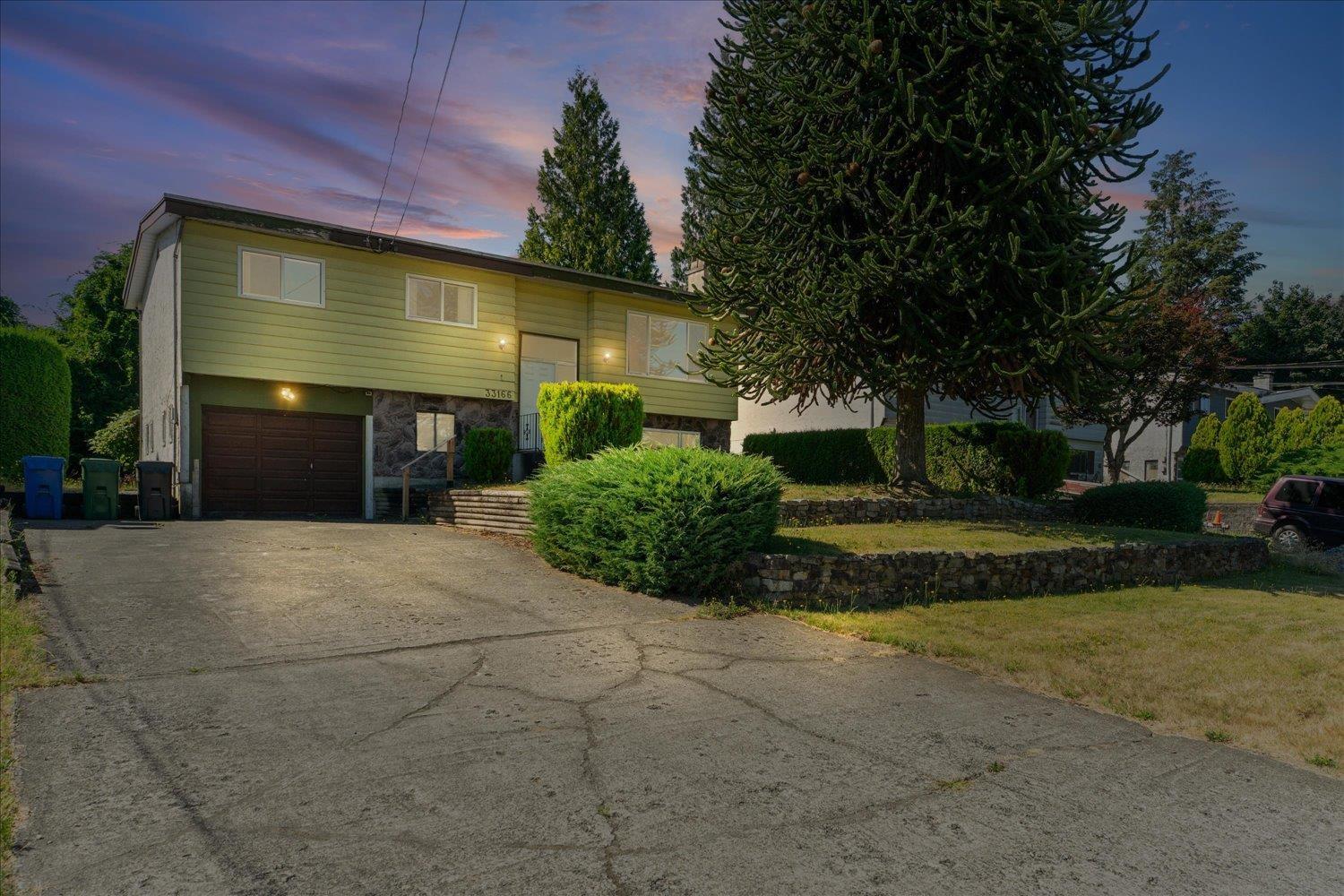33166 Hawthorne Ave, Abbotsford, BC V2S 1B3
