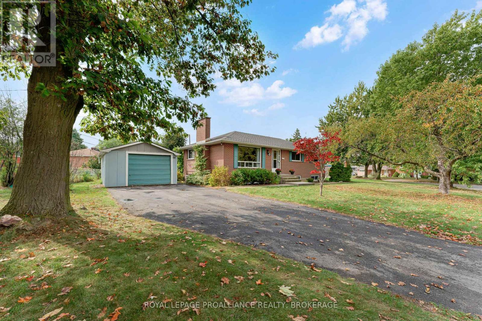 64 Michael Grass Cres, Kingston, ON K7M 2W3