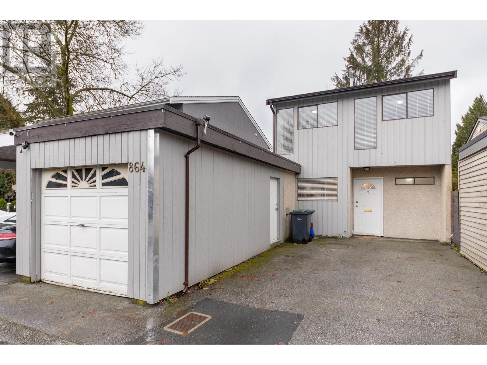864 Pinebrook Pl, Coquitlam, BC V3C 4B9