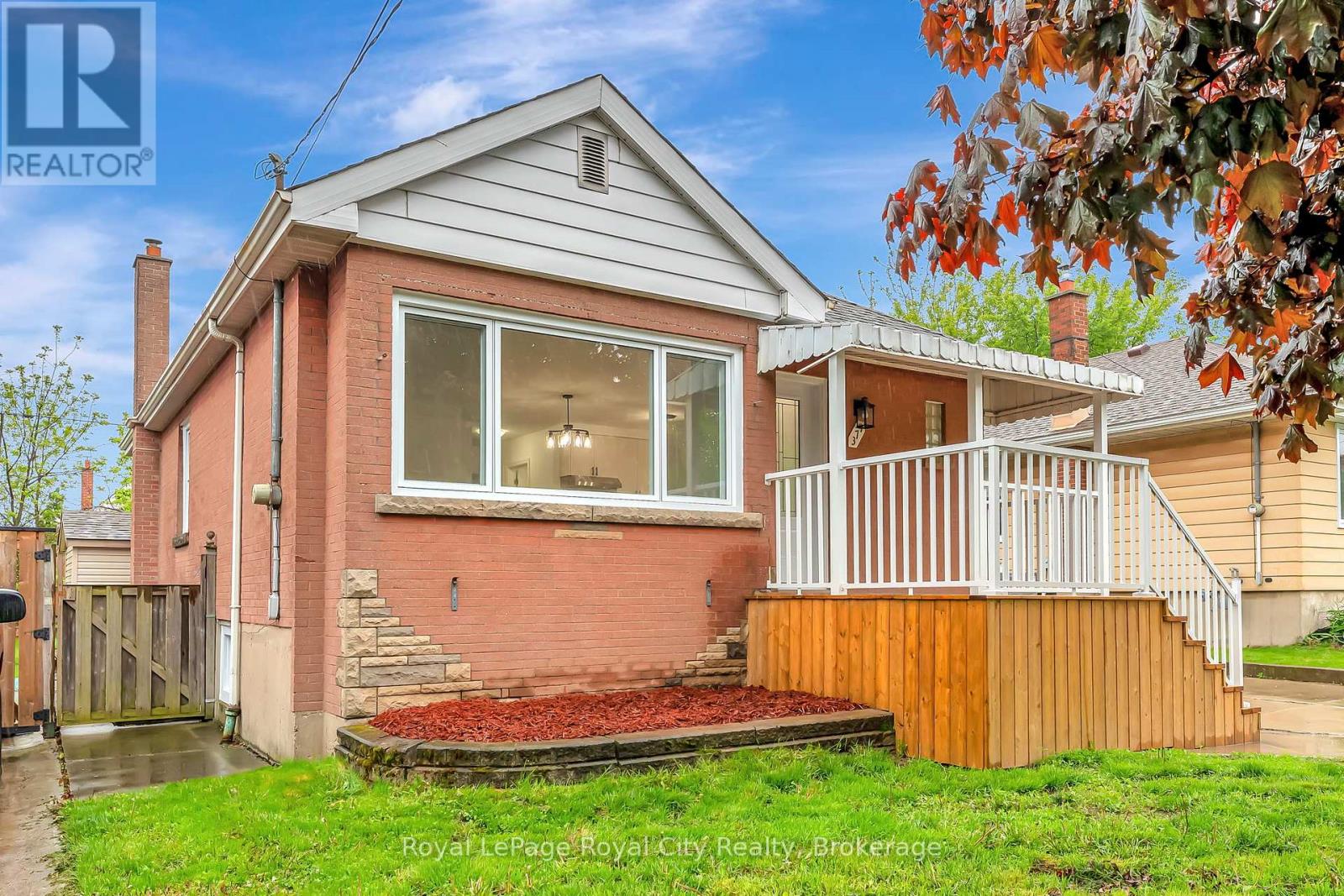 379 E 27th St, Hamilton, ON L8V 3H1