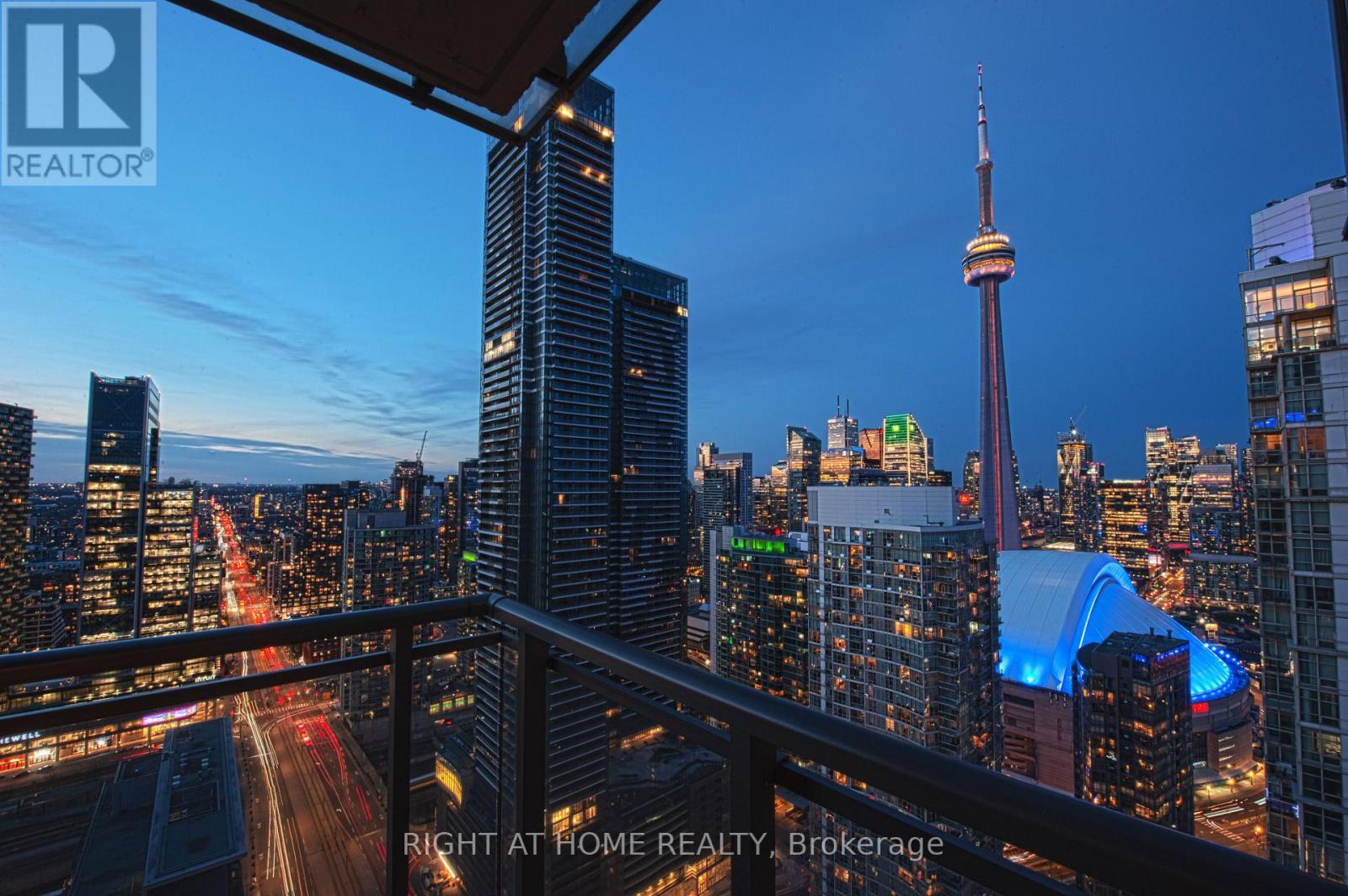 5206 11 Brunel Ct, Toronto, ON M5V 3Y3