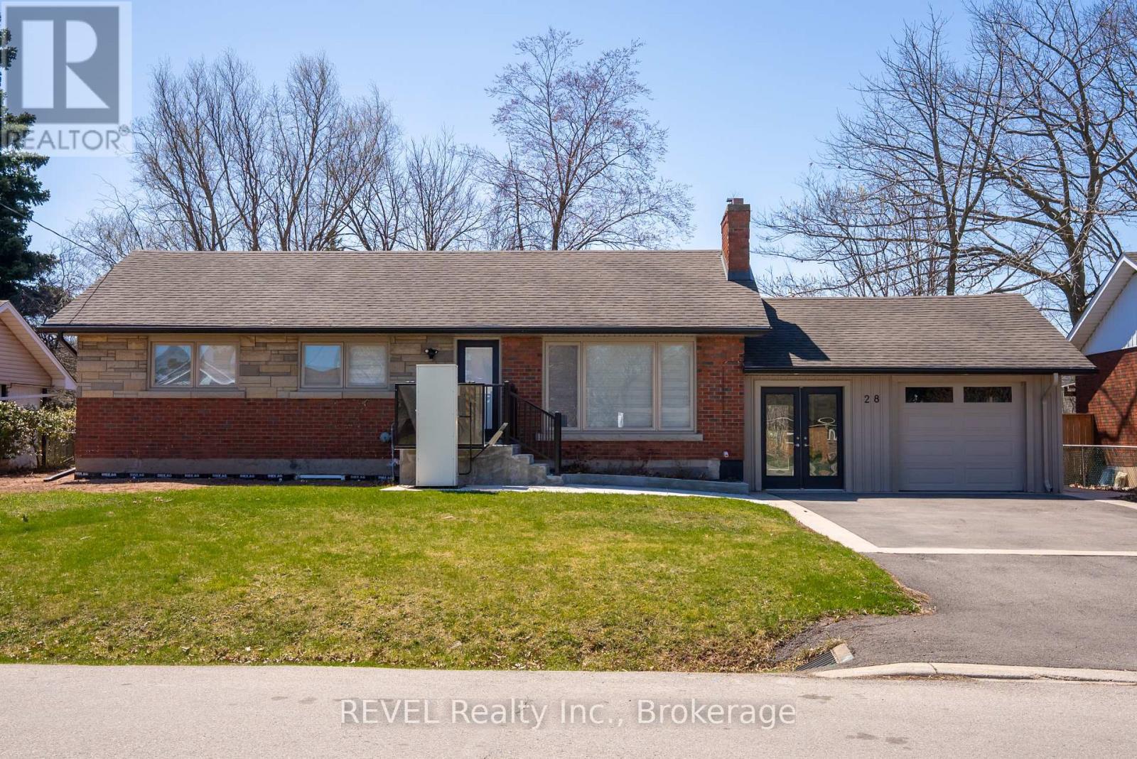 28 Dale Ave, Hamilton, ON L8G 3L9