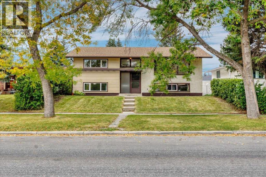4307 Brisebois Dr NW, Calgary, AB T2L 2G1