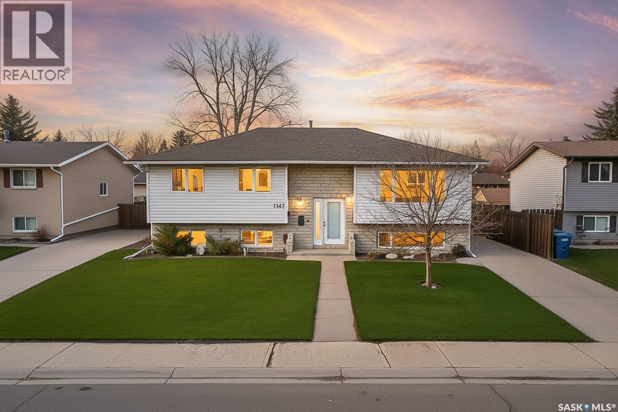 1347 Princess Cres, Moose Jaw, SK S6H 6V7