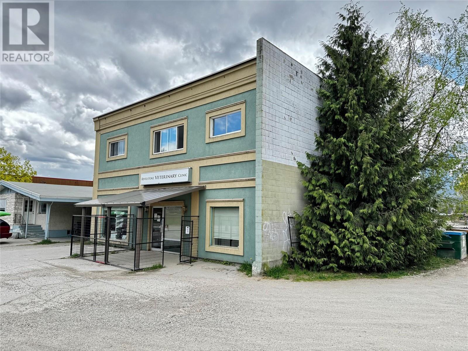 717 Victoria Rd, Revelstoke, BC V0E 2S0
