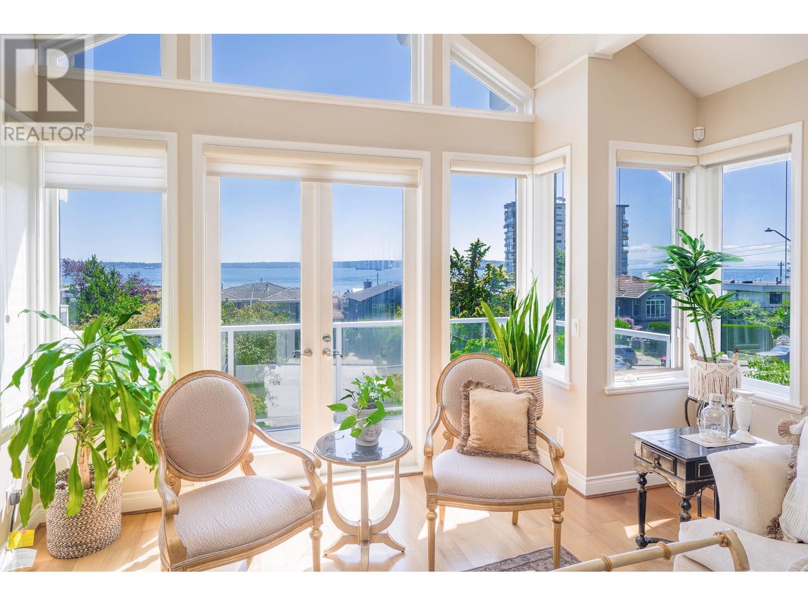 2349 Marine Dr, West Vancouver, BC V7V 1K9